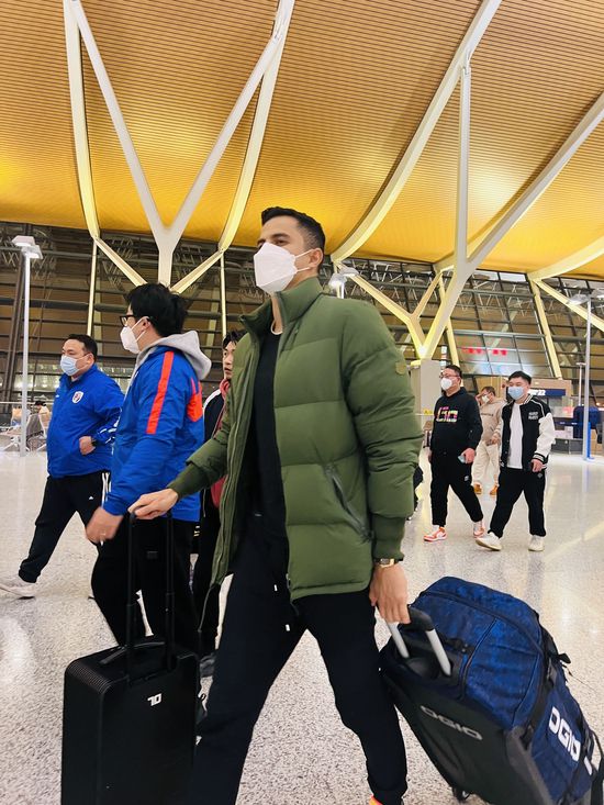 据名记斯基拉报道，包括皇马、曼城等多家豪门球队都有意阿根廷天才小将埃切维里。